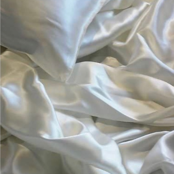Shiny White Polyester Sheets - Picture 2 of 3